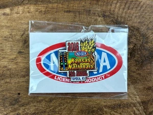 Prendedor 2016 28º Anual NHRA Kansas Nationals Topeka, Kansas Solapa Esmaltado NUEVO - Imagen 1 de 2