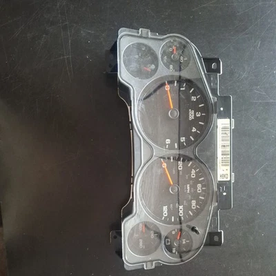 2007-2009 Chevrolet Silverado 1500 Instrument Cluster Used 25861647 OEM - Image 1 of 2