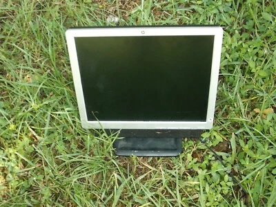 HP Compaq LE1711 17-inch LCD Monitor - Image 1 of 2