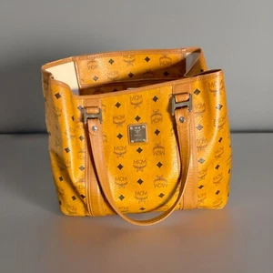 MCM Schultertasche Medium Cognac Leder in Visetos C7020 - Bild 1 von 9