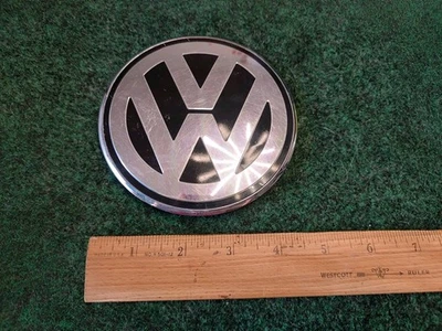 VW VOLKSWAGEN ESCARABAJO 2006-2010 EMBLEMA MALETERO TRASERO LOGOTIPO INSIGNIA SIGNO FABRICANTE DE EQUIPOS ORIGINALES 3S1 Foto 1 de 4