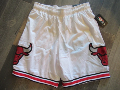 Chicago Bulls Basketball Shorts Men's Medium new with tags Free Ship Cover