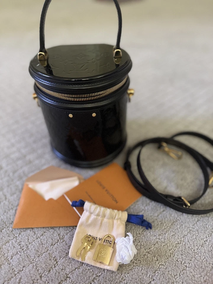 Exclusivo Bolso Cannes Louis Vuitton Negro Reverso Monograma Lona Cuero Foto 1 de 4