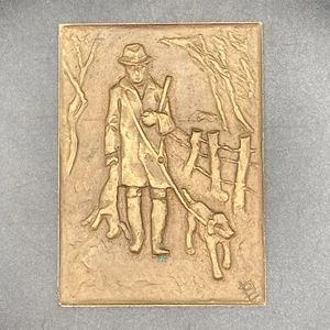 Richard Niescher Krefeld Targa in Bronzo Rilievo Cacciatore con Cane e Coniglio 4”x3” - Foto 1 di 4