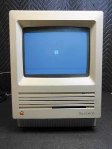 Vintage Apple Macintosh SE M5011 Computer - Powers on and Posts - Picture 1 of 8