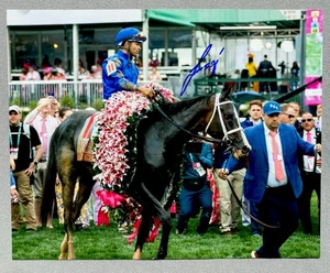 LUIS SAEZ AUTOGRAFO 8x10 FOTO CORSE DI CAVALLI 2025 KENTUCKY OAKS - BUON UMORE - Foto 1 di 1