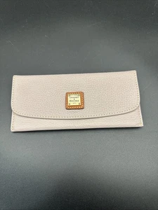 Dooney & Bourke Pebble Grain Slim Geldbörse - Bild 1 von 5