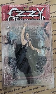Figura de acción McFarlane Toys Ozzy Osbourne Ultra con murciélago sin cabeza 1999 de colección - Imagen 1 de 5