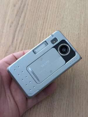 Sanyo Digitalkamera VPC-G250 0,4 MP silber getestet funktioniert. Mit SmartMe... - Bild 1 von 4