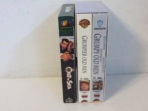 GRUMPY & GRUMPIER OLD MEN BOX SET & OUT TO SEA THE COLLECTION VHS 3 FILM LOT - Afbeelding 1 van 10