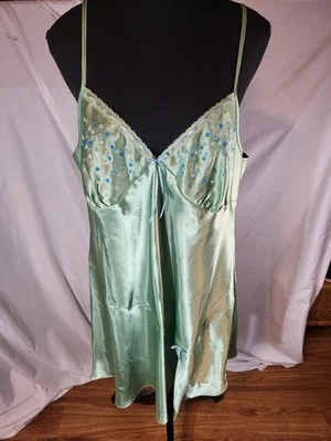 Morgan Taylor Size XL Green Floral Embroidered Nightgown - Image 1 of 4