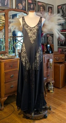 Vestido vintage de satén y encaje Frederick's of Hollywood Foto 1 de 4