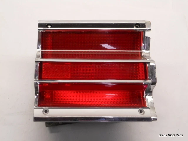 Nuevo de Lote Antiguo MoPar 1967 1968 LH MONTAJE DE LÁMPARA TRASERA INTERIOR Plymouth Fury II Wagon 2809175 Foto 1 de 1