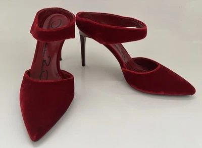 $700 Oscar de La Renta Tacones Mules Correa Terciopelo Rojo Talla 39 Elegancia atemporal  Foto 1 de 4