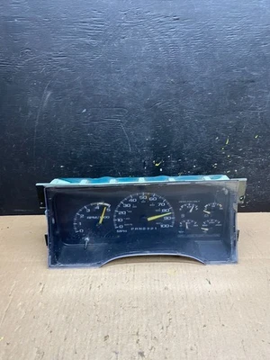 Chevrolet Silverado Suburban 1995 a 1999 velocímetro calibre Cluster T4945 DG Foto 1 de 4