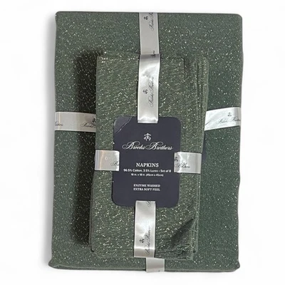 Juego de mantel metálico dorado verde Brooks Brothers 60x84 y servilletas vacaciones Foto 1 de 4