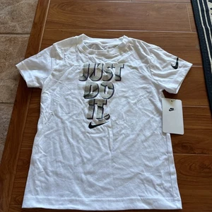 #N56- Nike Boys Psychic Blue Tee Shirt Size:6. (5-6yrs) - Picture 1 of 14