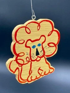 Vintage handgefertigter handbemalter Holz Löwe Weihnachtsschmuck Zirkus gelb orange - Bild 1 von 3