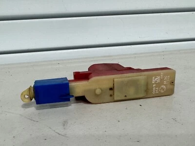 Actuador bloqueo maletero bmw e30 318i 325i 325iX 84-91 51261377141 Foto 1 de 3