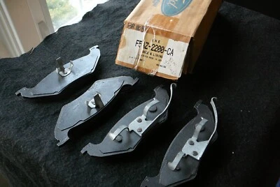 Pastillas de disco de freno trasero Ford Crown Victoria Mercury Grand Marquis 1992-1995 NOS Foto 1 de 2