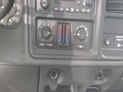 Interruptor selector de aire acondicionado usado se adapta a: camioneta Chevrolet Silverado 2500 2003 con manual de aire acondicionado Foto 1 de 4