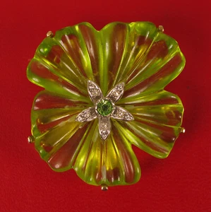 VINTAGE DESIGNER SIGNED M Weingeraf GREEN LUCITE RHINESTONE FLOWER BROOCH PIN !! - Picture 1 of 1