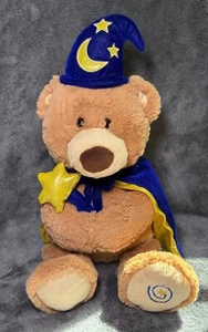 GUND Talking Animated Wizard Bear Peluche 18" Lanzador de Hechizos Mágicos Funciona - Imagen 1 de 9