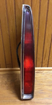 Conjunto de lente de freno luz trasera pasajero derecha 94-99 Cadillac DeVille OEM 16517272 Foto 1 de 4