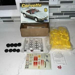 Ertl MPC 1987 Chevrolet Corvette Roadster 3 in 1 Model Set #6213 Maßstab 1:25 - Bild 1 von 6