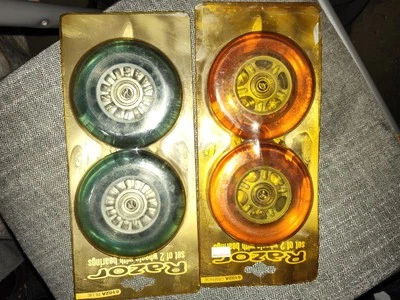 NUEVO Lote (2) Ruedas Scooter Navaja Y2K De Colección con Rodamientos NARANJA + Azul 6102A Foto 1 de 2