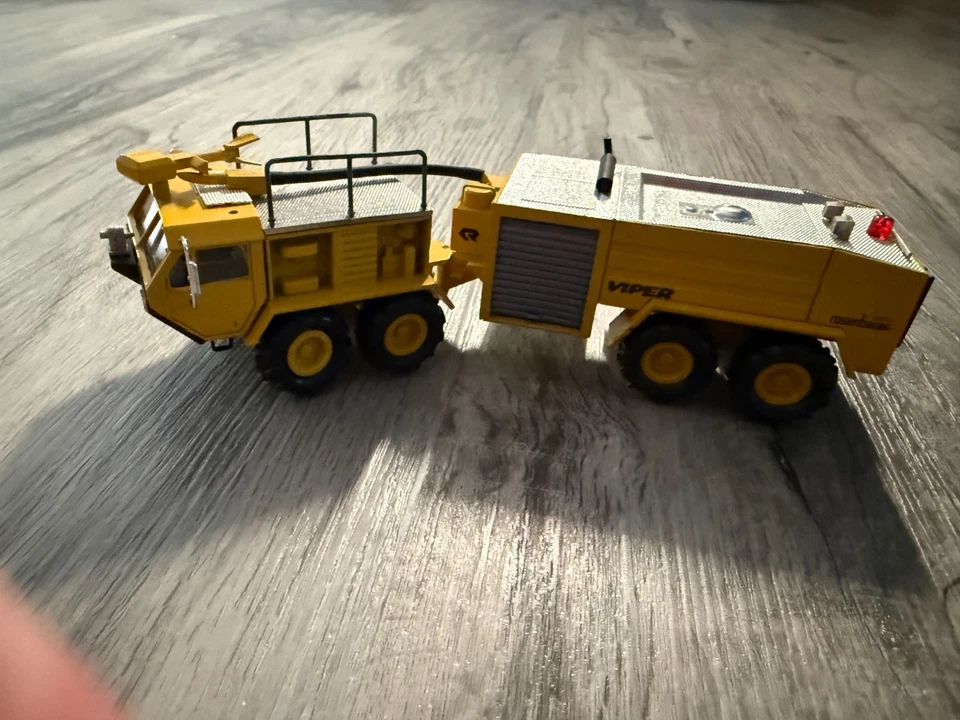 Camión de Bomberos Conrad Modelo 5511 Escala 1:50 Viper Alemania Unidad de Accidente Aeropuerto Foto 1 de 2