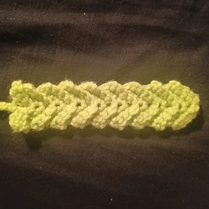 Handmade Arrow Ridged Crochet Bookmark Green Tassel - Picture 1 of 1
