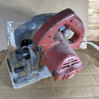 "Sierra circular Milwaukee EE. UU. 6405 15 amperios 5800 rpm roja 8-1/4"" con cable probada funciona" Foto 1 de 4