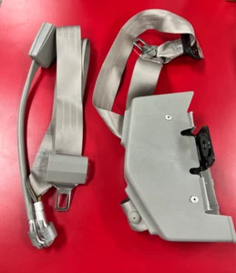 92-95 Chevy Silverado GMC Sierra 2500 3500 Crew Cab Gray RH Rear Gray Seat Belt - Picture 1 of 10