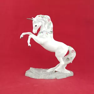 Princeton Gallery Porcelain Unicorns - Love's Majesty (horn reglued) - OP 2163 - Picture 1 of 11