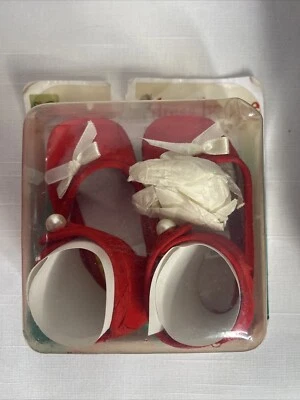 Zapatos Infantiles Muñeca Bebé Bug Dorado De Colección Rojo Vacaciones de Navidad NUEVO Foto 1 de 4