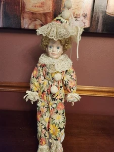 Vintage Porzellan 22 Zoll Puppe mit Blumen Outfit - Bild 1 von 6