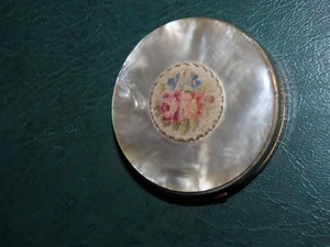 SCHIDKRAUT PETIPOINT EMBROIDERED COMPACT MIRROR VINTAGE - Picture 1 of 4