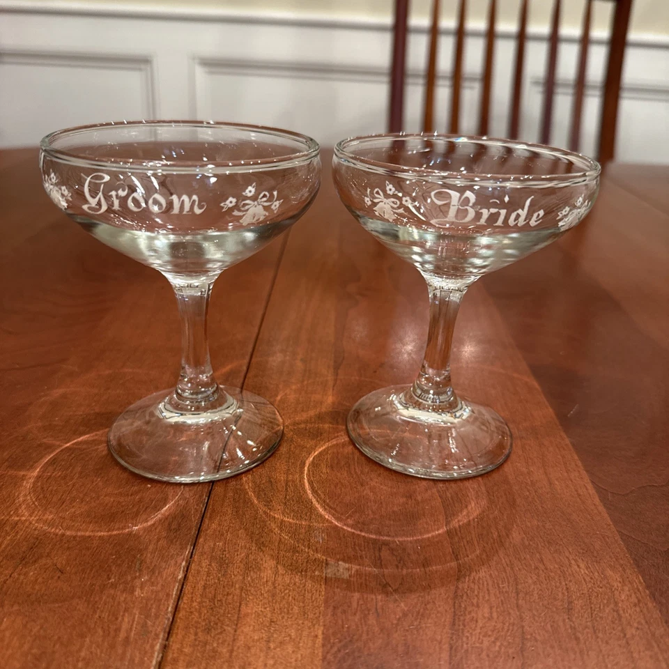 Juego de copas tostadas champán boda letras blancas de novia y novio de colección Foto 1 de 4