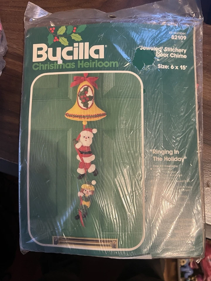 Kit de carrilhão de porta Bucilla Christmas Heirloom "Ringing In The Holiday" nº. 82109 - Imagem 1 de 4