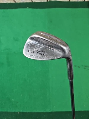 Cuña de lanzamiento MacGregor Golden Bear IV / eje de acero flexible de cuña / para diestros  Foto 1 de 4