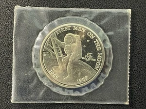 1969 1989 FIRST MEN on the MOON MARSHAL ISLANDS 5 FIVE DOLLARS - Picture 1 of 2