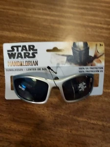 Star Wars The Mandalorian Boys Silver 100% UV Protection Sunglasses Age 3+ NEW - Picture 1 of 2