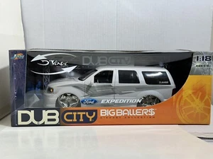 JADA DUB CITY FORD EXPEDITION PEARL WHITE 1:18 DIECAST MODEL - Picture 1 of 8