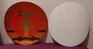 DDR DEVOTIONALIE 1xPLASTE SCHILD DDR EMBLEM  Ø 29 cm VINTAGE PROPAGANDA OSTALGIE - Bild 1 von 1