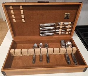 Lot Set Vintage 1847 Rogers Bros Is Silverplate Forks, Spoons Knives Case - Picture 1 of 15