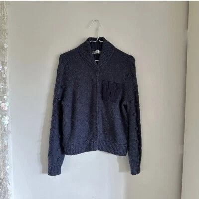 WILDFOX • Suéter Universitario PomPom Letterman Lana + Alpaca Foto 1 de 4