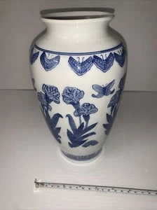 10” Lillian Vernon Chinese Porcelain Vase - Picture 1 of 5