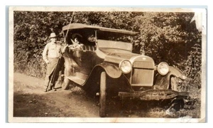 Altes Foto Mann & Frau Angelausflug Antik Auto  - Bild 1 von 6