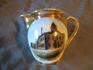 Vintage Souvenir 3" Milchkännchen mit Transfer des Hofhauses Madison Nebraska - Bild 1 von 4